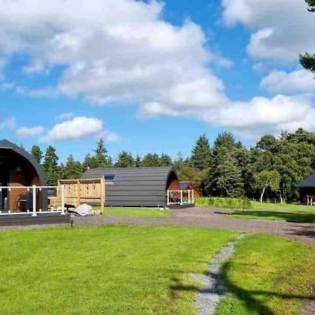 Red Squirrel Log Cabin With Hot Tub Keith Luaran gambar