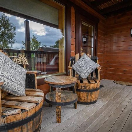 Red Squirrel Log Cabin With Hot Tub Keith Luaran gambar