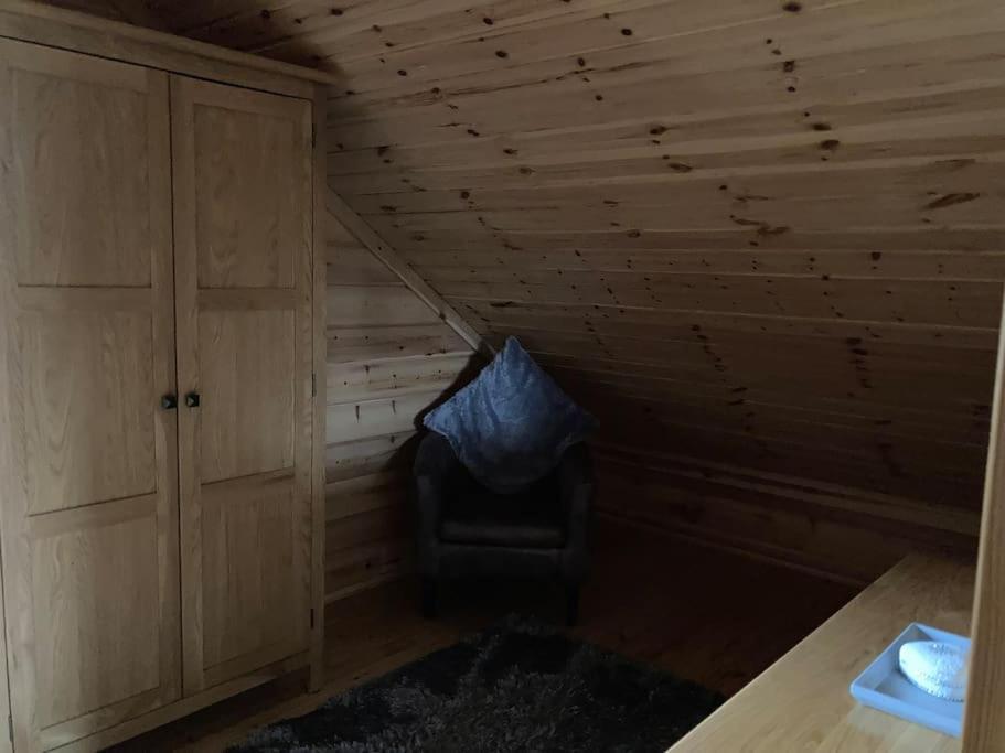 Red Squirrel Log Cabin With Hot Tub Keith Luaran gambar