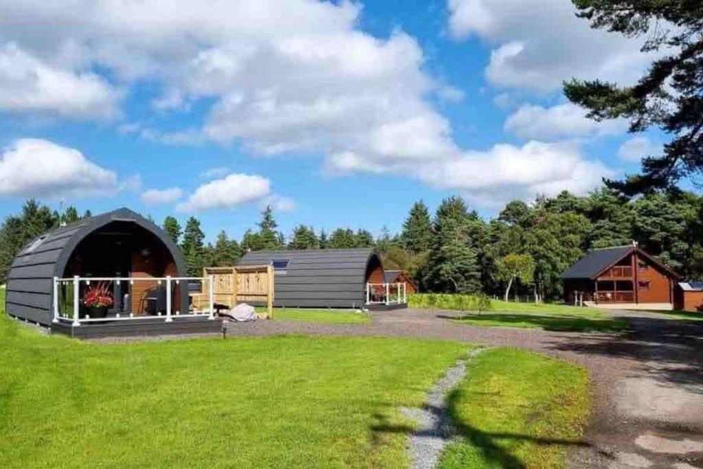 Red Squirrel Log Cabin With Hot Tub Keith Luaran gambar